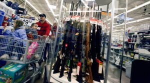 Armes et munitions vendues dans un magasin de grande distriubition Walmart (photo: Q. Sakamaki/Redux)