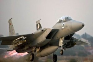 Un chasseur F-15 Eagle décollant d'une base aérienne israélienne, le 19 novembre 2012 (photo : Jack Guez / AFP, via Getty)