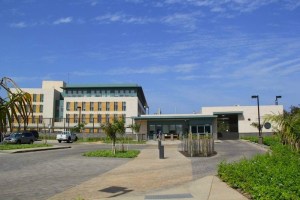 Inaugurée le 15 mars 2013, la nouvelle ambassade américaine au Sénégal, dont l'architecture a été confiée à PageSoutherlandPage, est décrite comme la plus grande, moderne et écologique des représentations diplomatiques en Afrique de l'Ouest. Celle-ci abrite 450 agents et rassemble dans un même espace les services consulaires, le bureau des RH, le centre de ressources et d’information, le service Education advising, les bureaux de l’USAID et ceux de la coopération militaire, etc. 