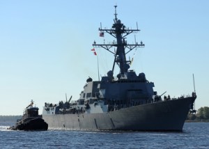 L'USS Gravely fait partie des 5 destroyers américains présents en méditerranée (le Mahan, le Ramage, le Barry et le Stout). Chaque destroyer emporte une quarantaine de missiles Tomahawk  (photo : US Navy/Wikimédia commons)