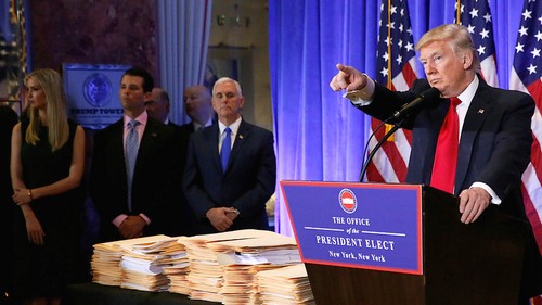Donald Trump donnant sa première conférence de presse en tant que président-élu, le 11 janvier 2017 (photo : AFP).